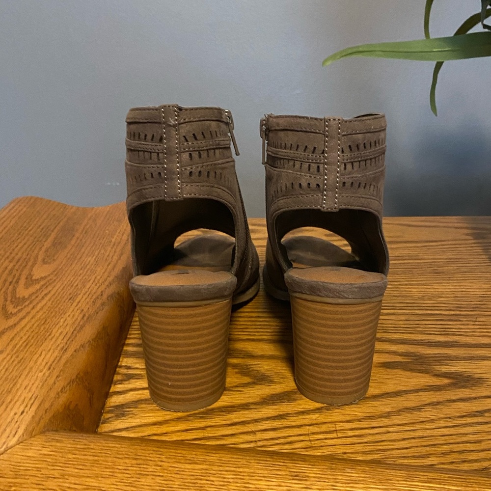 Chunky heel booties - Picture 3 of 10